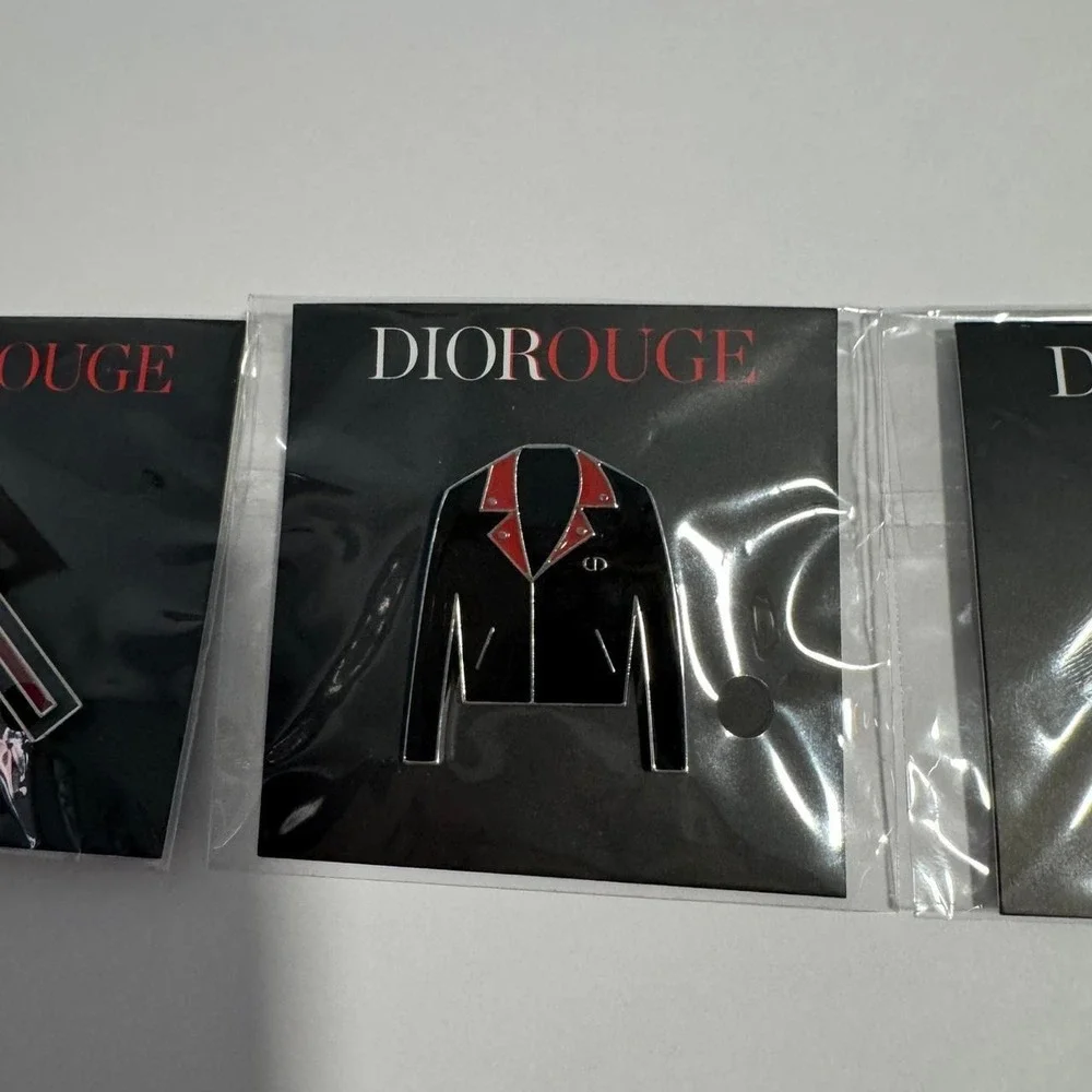 Dior Rouge Pin Set - Picture 5 of 6